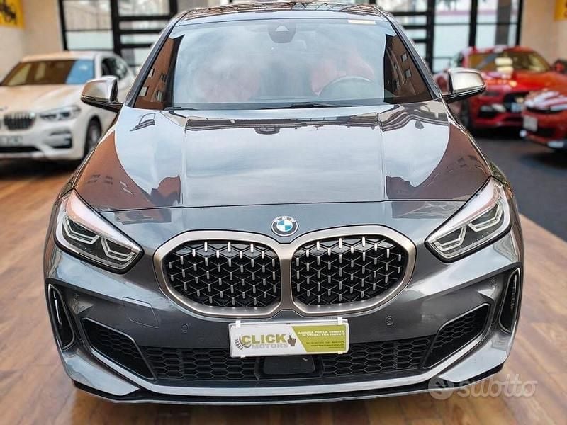 Begagnad BMW M135 Efficient Dynamics 306 HK (225 kW) 2021 Grå Halvkombi