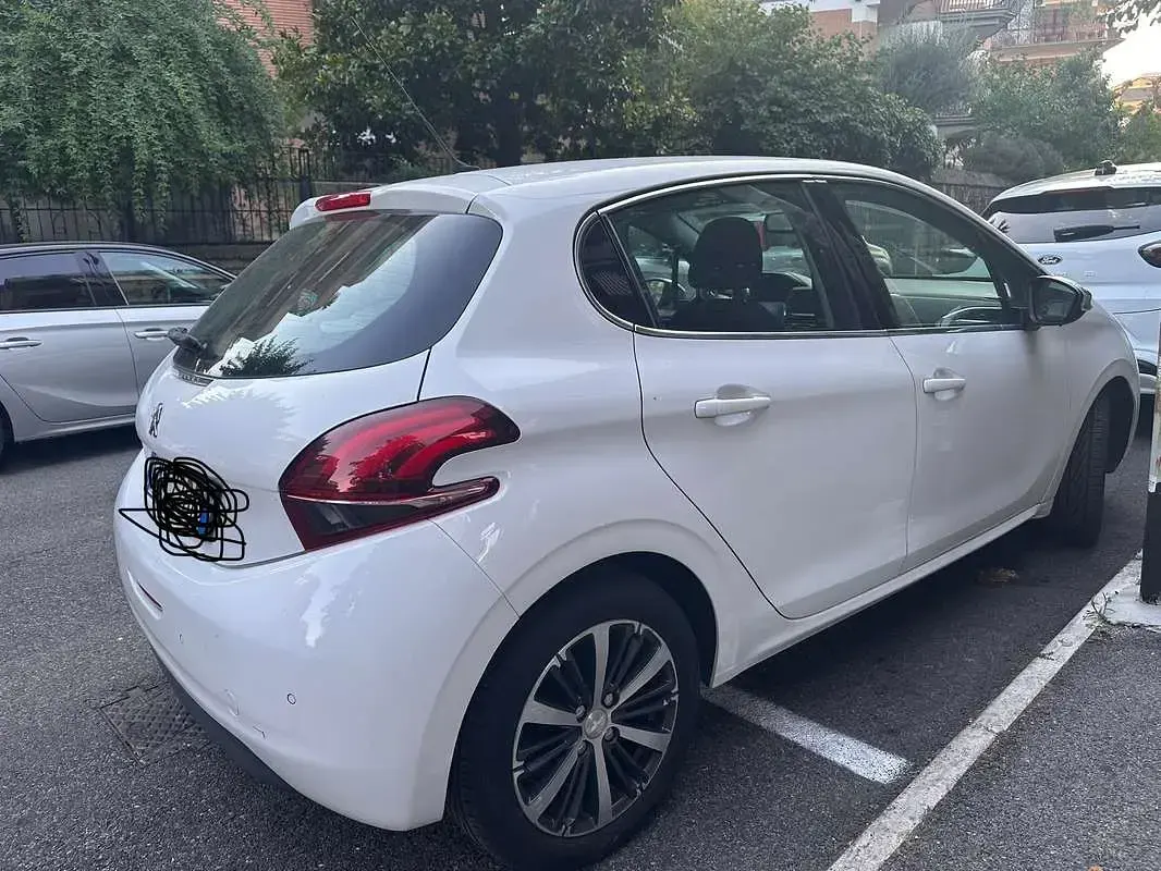Usata Peugeot 208 Allure 75 CV (55 kW) 2017 Utilitaria