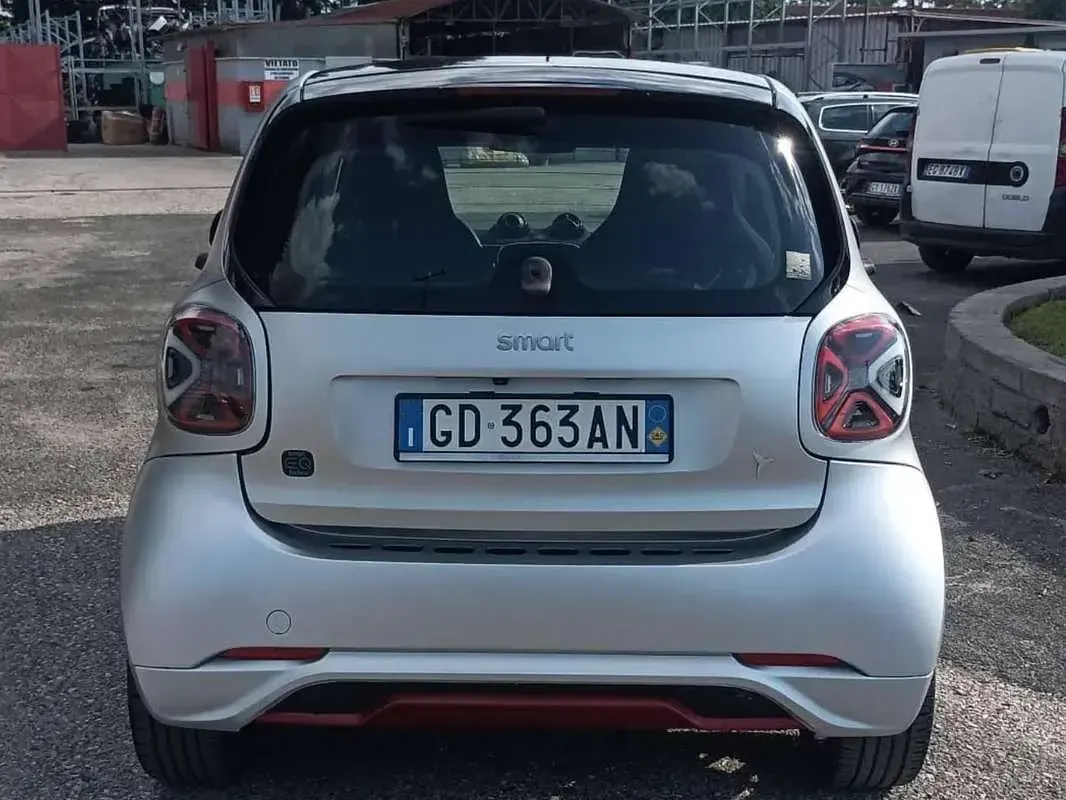 Usata Smart ForTwo Coupé 41 kW (56 CV) 2020 Argento Utilitaria