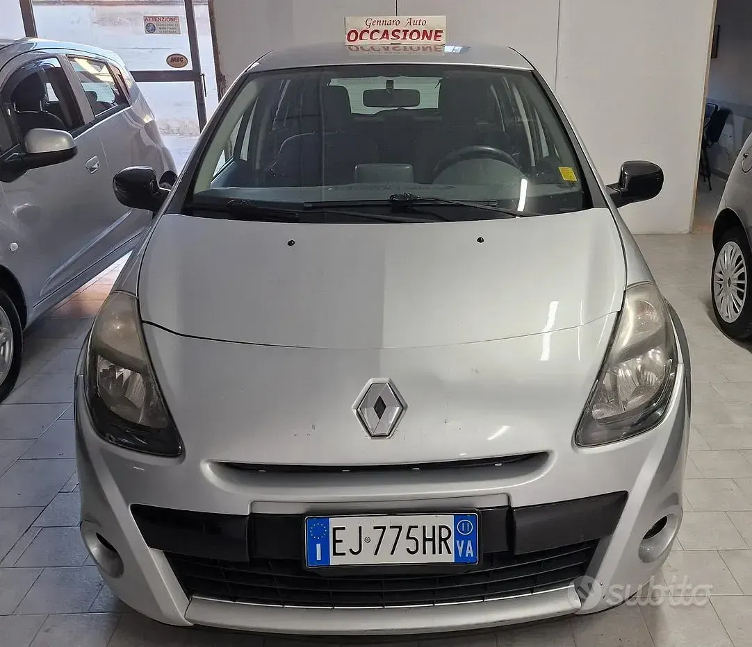 Usata Renault Clio II Dynamique 75 CV (55 kW) 2011 Grigio Berlina