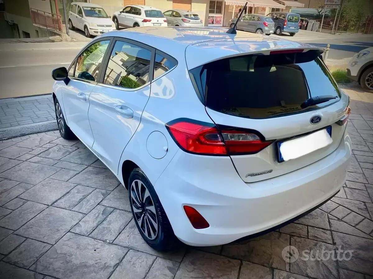 Usata Ford Fiesta 75 CV (55 kW) 2022 Bianco Utilitaria