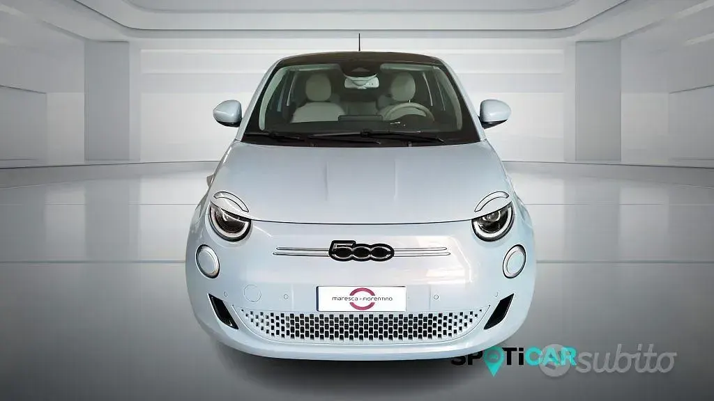 Usata Fiat 500e La Prima 42 kW (58 CV) 2021 Celestial blue Berlina