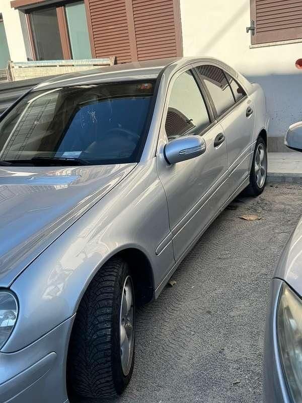 Usata Mercedes C200 Elegance 122 CV (89 kW) 2006 Berlina