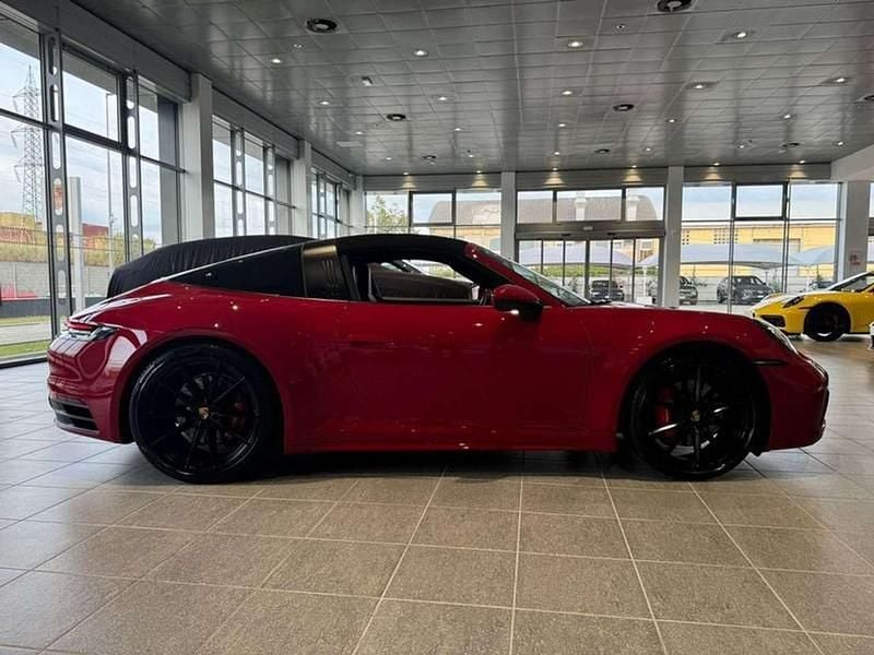 Usata Porsche 911 Targa 4S 450 CV (330 kW) 2021 Rosso Cabrio