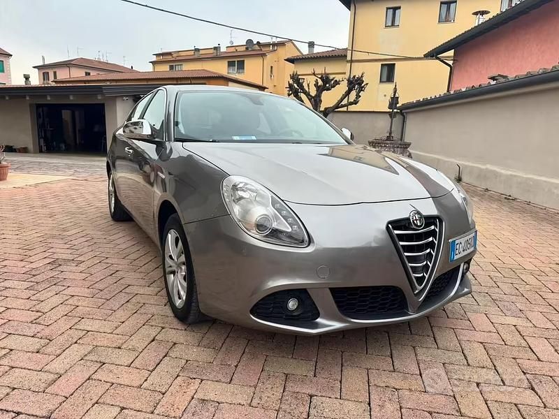 Usata Alfa Romeo Giulietta Distinctive 119 CV (87 kW) 2010 Grigio Utilitaria