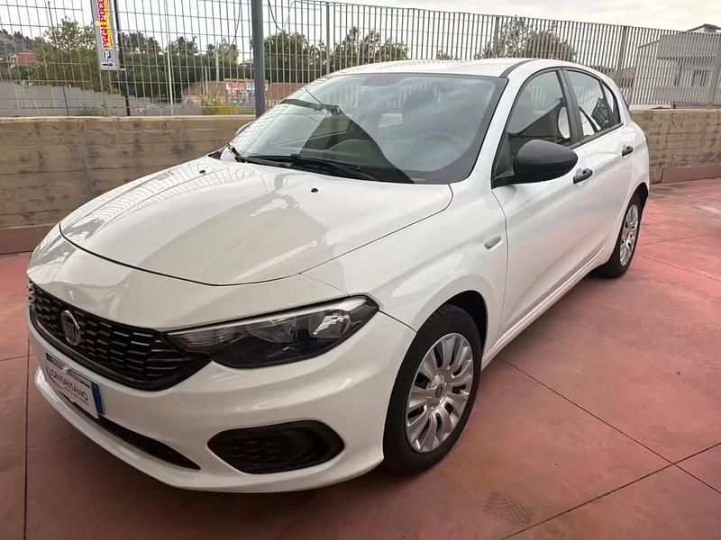 Usado Fiat Tipo Easy 95 HP (69 kW) 2019 Branco Carrinha