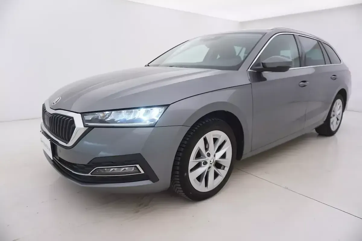 Usata Skoda Octavia Style 150 CV (110 kW) 2022 Grigiogrigio Station wagon