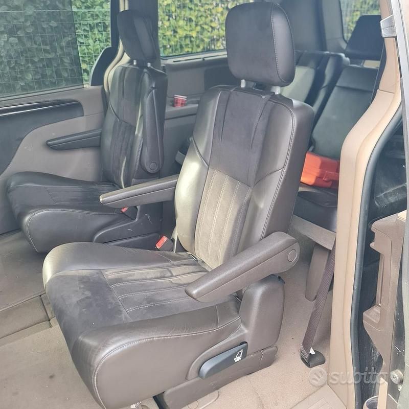 Usata Chrysler Grand Voyager 2018 Marrone Monovolume