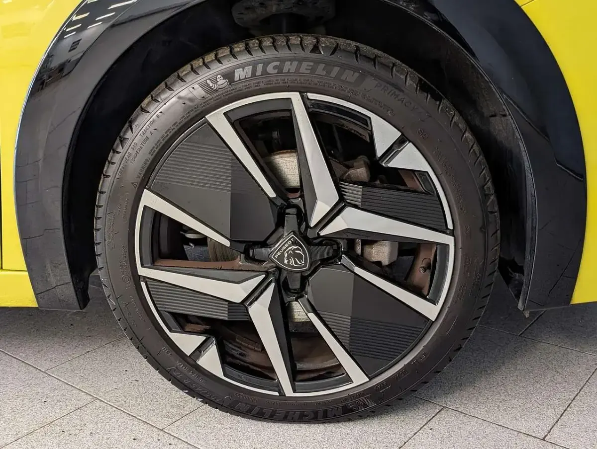 Usata Peugeot 208 GT 101 CV (74 kW) 2024 Other Utilitaria