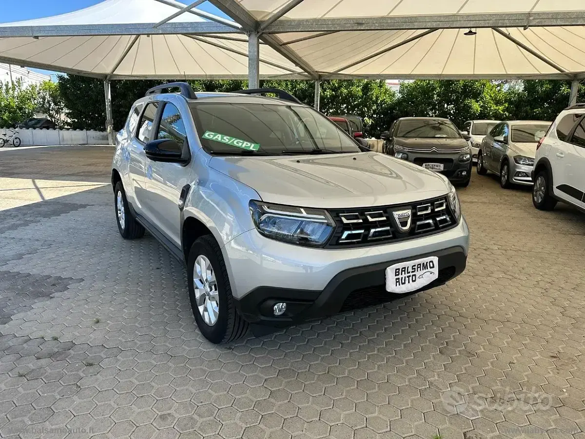 Usata Dacia Duster Prestige 101 CV (74 kW) 2021 Argento SUV