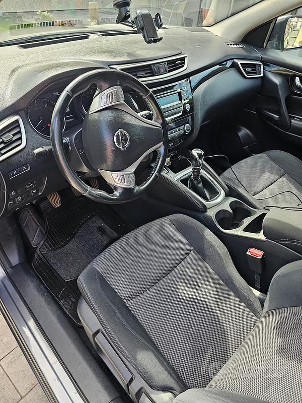 Usata Nissan Qashqai 131 CV (96 kW) 2015 Grigio SUV