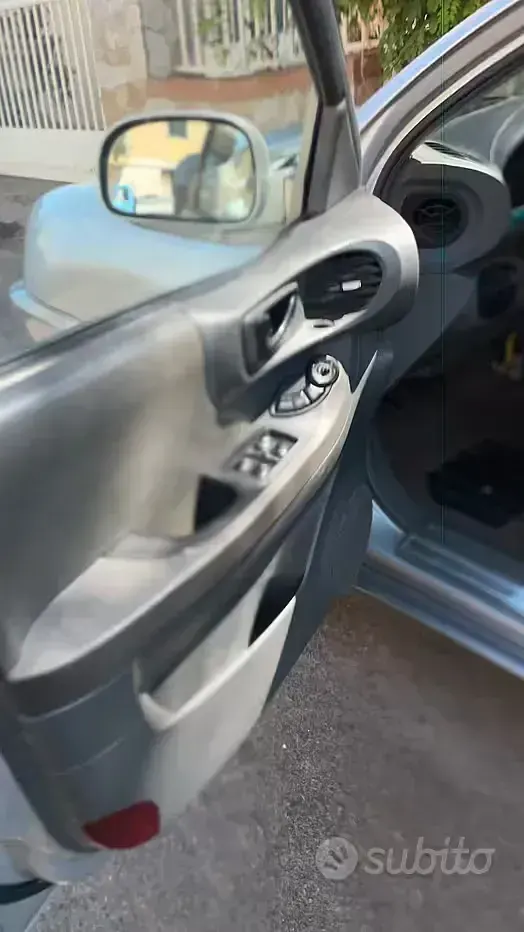 Usata Hyundai Santa Fe 112 CV (82 kW) 2001 Grigio SUV