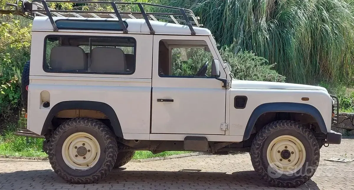 Usata Land Rover Defender 122 CV (89 kW) 1999 Station wagon