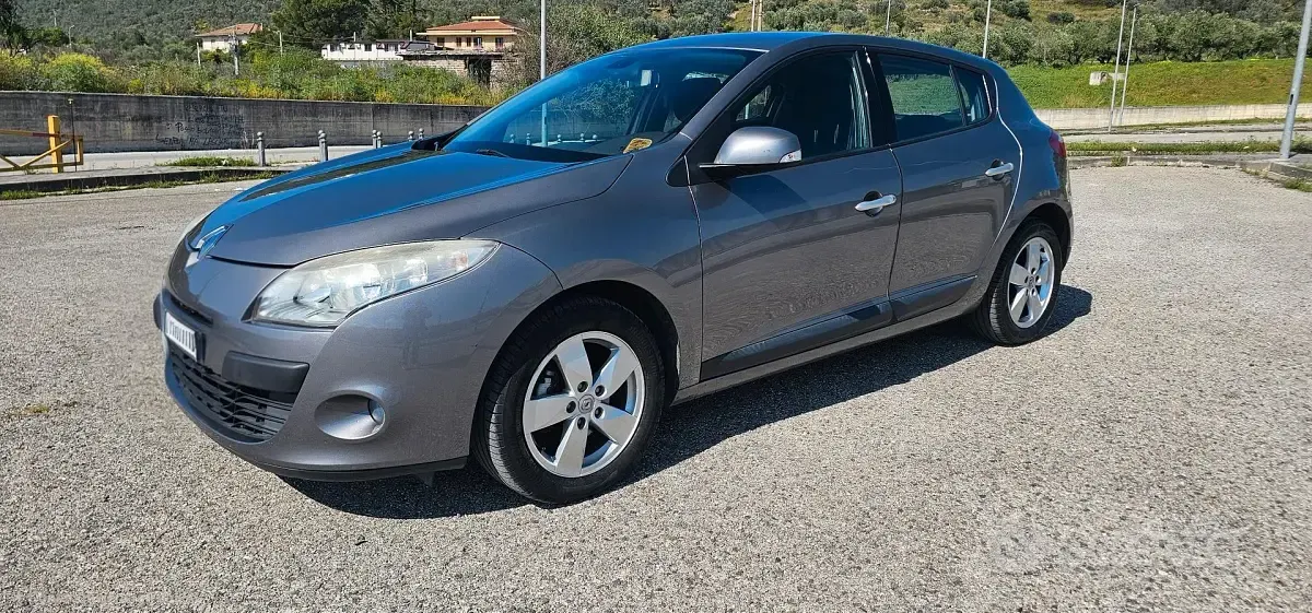 Usata Renault Mégane III 110 CV (80 kW) 2010 Grigio Berlina