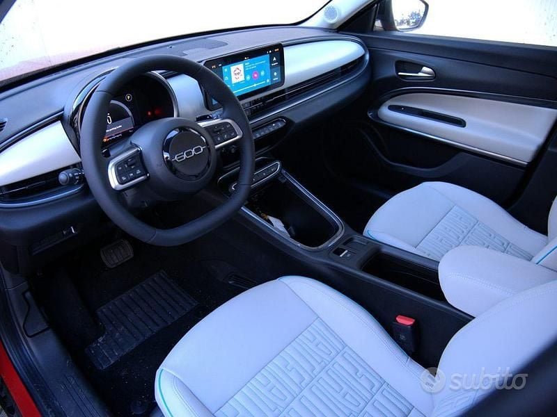 Nuova Fiat 600 La Prima 110 CV (80 kW) 2025 Rosso SUV