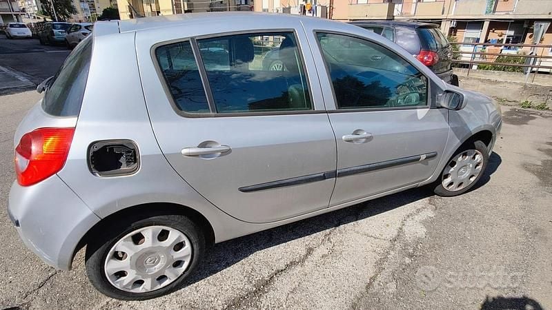 Usata Renault Clio II 75 CV (55 kW) 2008 Berlina