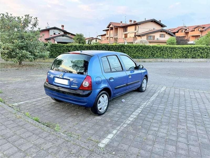 Käytetty Renault Clio II Dynamique 58 HP (42 kW) 2006 Sininen Sedan