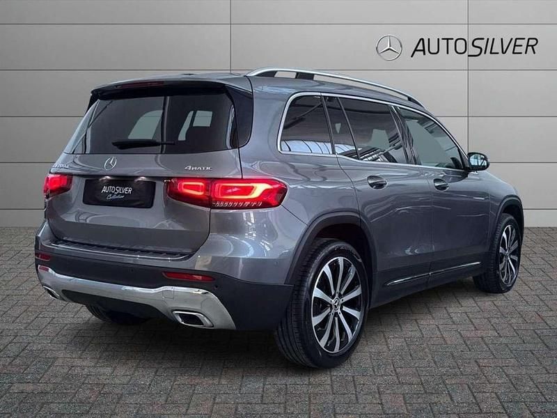 Usata Mercedes GLB200 150 CV (110 kW) 2022 Grigio montagna / metallizzato SUV