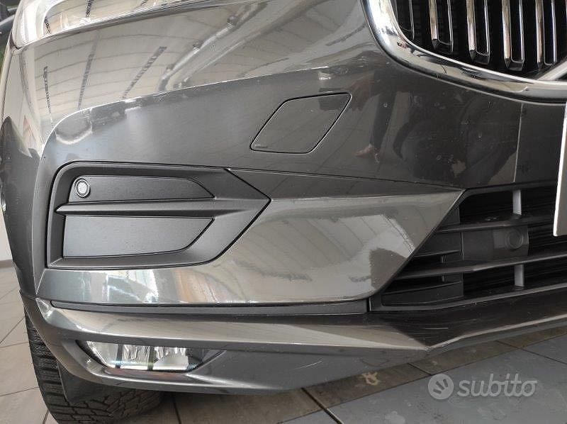 Usata Volvo XC60 Momentum 235 CV (172 kW) 2021 Grigio SUV