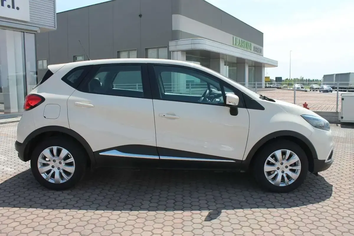 Usata Renault Captur 90 CV (66 kW) 2015 Beige SUV