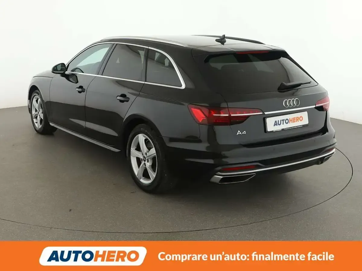 Käytetty Audi A4 Advanced 163 HP (119 kW) 2023 Musta Farmari