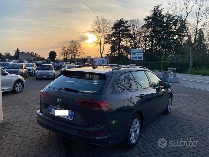 Usata VW Golf VIII Life 150 CV (110 kW) 2022 Grigio Station wagon