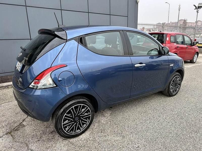 Usata Lancia Ypsilon Silver 69 CV (50 kW) 2023 Blu Utilitaria