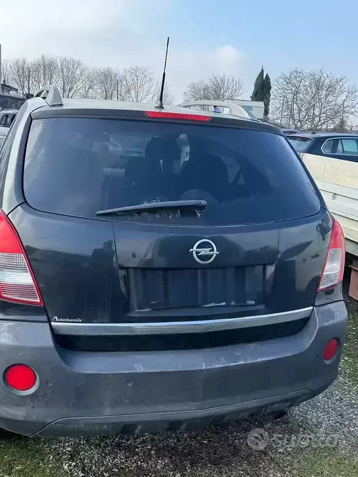 Usata Opel Antara 163 CV (119 kW) 2012 Nero SUV