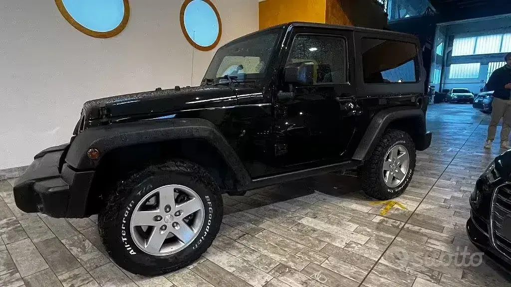 Usata Jeep Wrangler Sahara 200 CV (147 kW) 2012 Nero SUV
