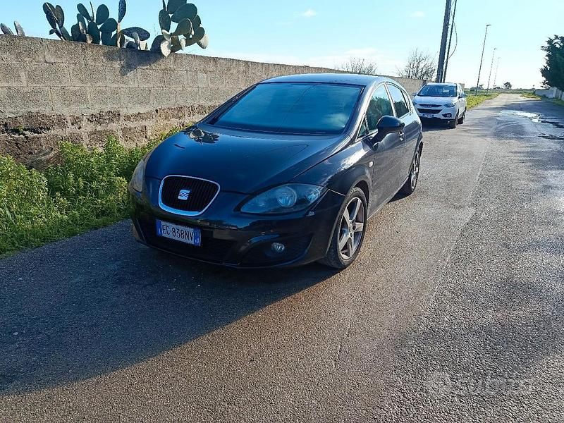 Usata Seat Leon 105 CV (77 kW) 2010 Nero Berlina