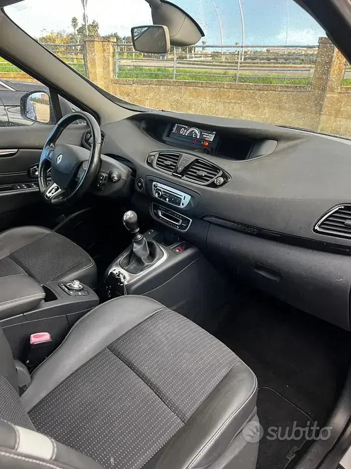 Usata Renault Scénic 110 CV (80 kW) 2015 Grigio Monovolume