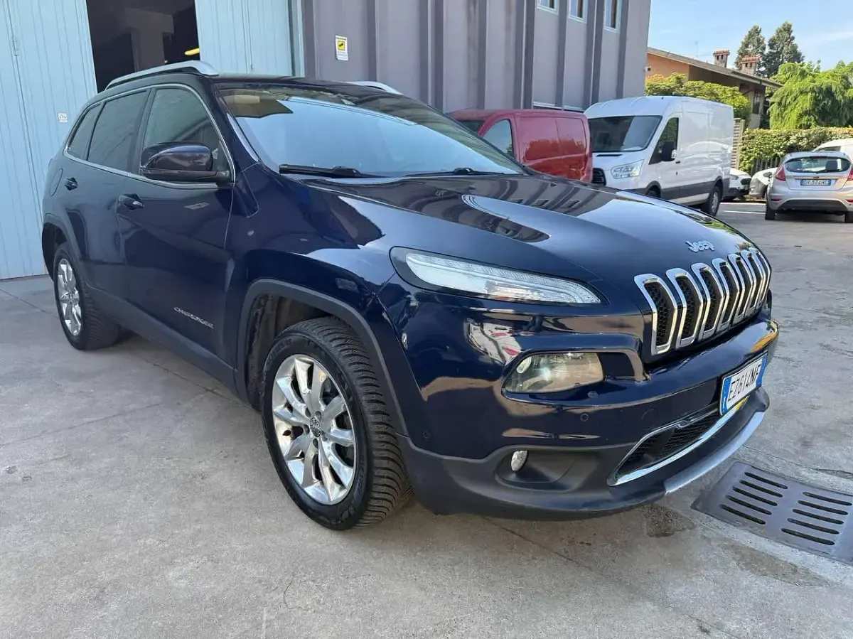 Usata Jeep Cherokee Longitude 140 CV (102 kW) 2015 Nero SUV