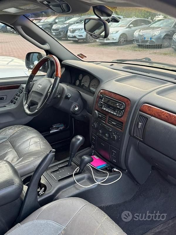 Usata Jeep Grand Cherokee Overland 163 CV (119 kW) 2003 Grigio SUV