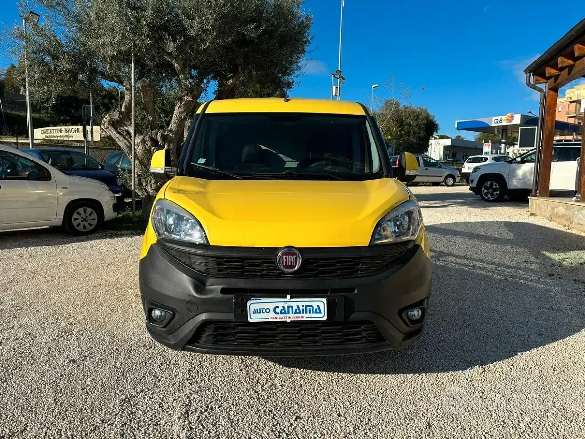 Usata Fiat Doblò 105 CV (77 kW) 2018 Giallo Monovolume