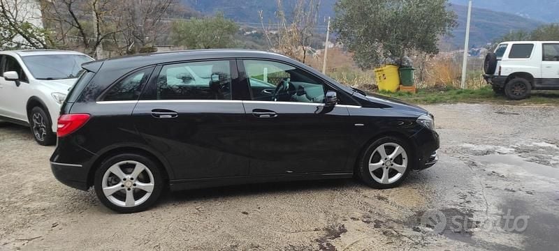 Usata Mercedes B200 Premium 135 CV (99 kW) 2012 Nero Monovolume