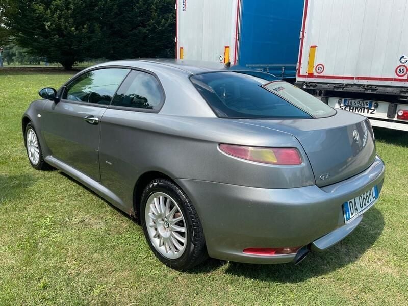 Usata Alfa Romeo GT 165 CV (121 kW) 2006 Argento Coupé