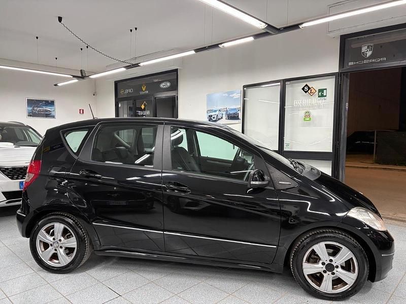 Usata Mercedes A180 Avantgarde 110 CV (80 kW) 2010 Nero Utilitaria
