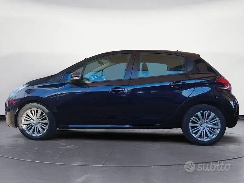 Usata Peugeot 208 Active 82 CV (60 kW) 2018 Bluazzurro Utilitaria