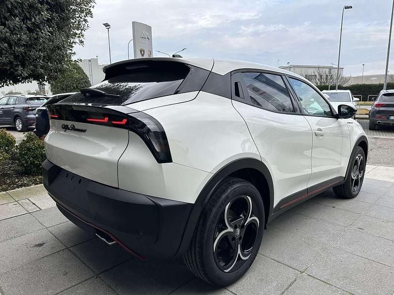 Nuova Alfa Romeo Junior Edizione Speciale 145 CV (106 kW) 2026 Bianco SUV