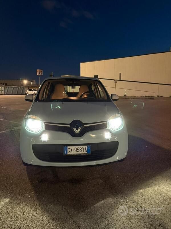 Verde Usata 2015 Renault Twingo Due volumi | 6500 € (Ottimo prezzo) - Immagine 1/4