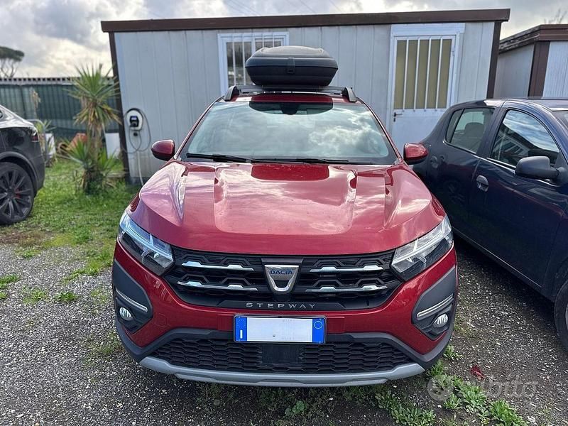 Usata Dacia Sandero Essentiel 101 CV (74 kW) 2022 Rosso Berlina
