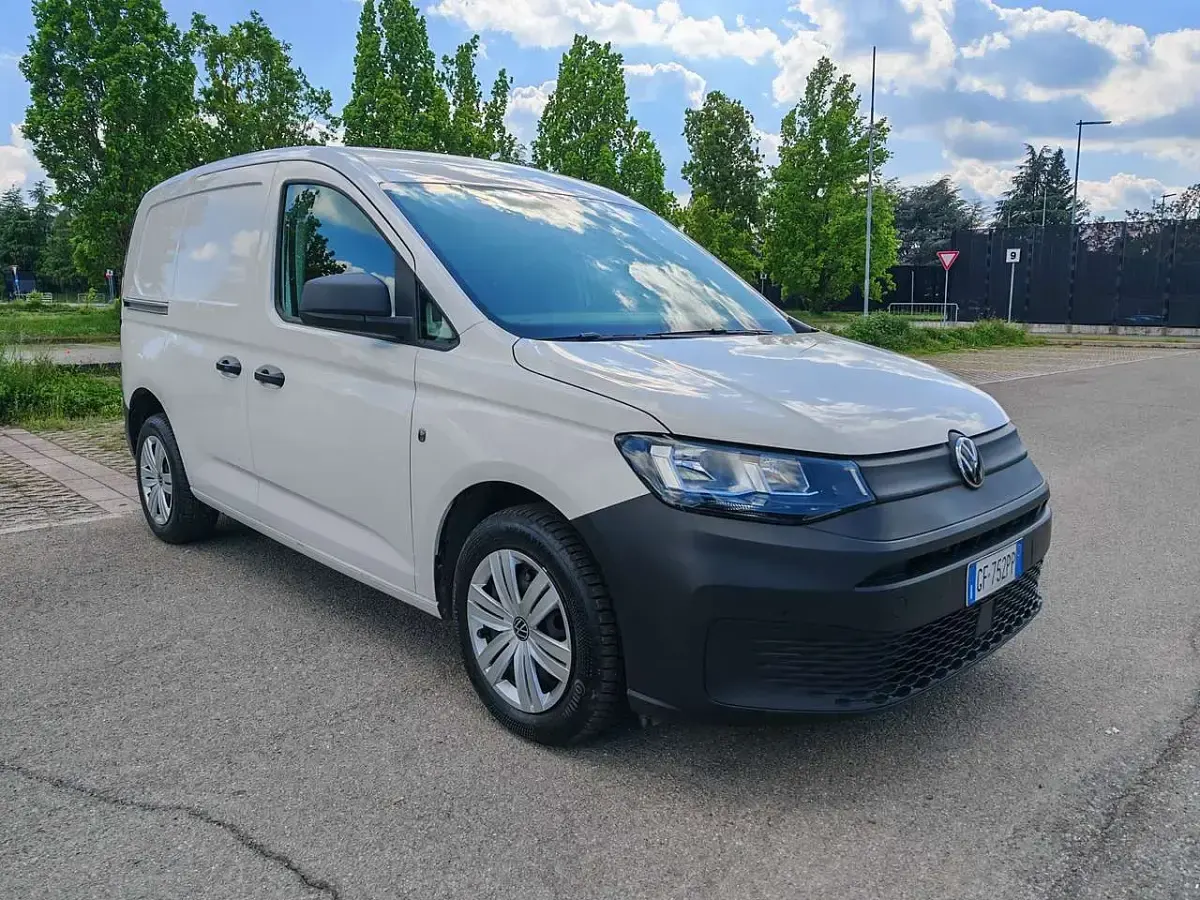 Usata VW Caddy 75 CV (55 kW) 2022 Bianco Monovolume