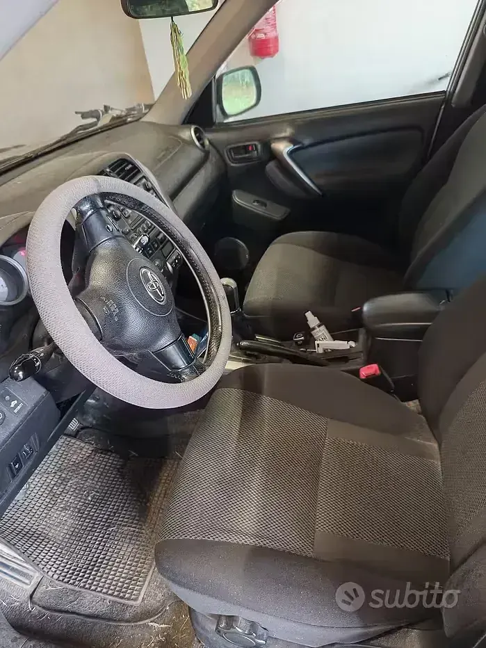 Usata Toyota RAV4 150 CV (110 kW) 2004 Grigio SUV