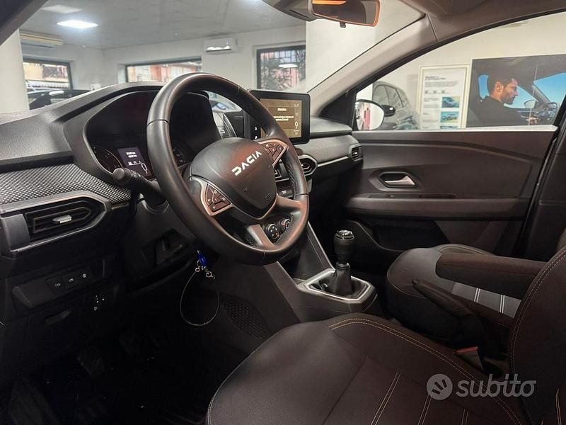 Usata Dacia Sandero Expression 100 CV (73 kW) 2024 Grigio Berlina