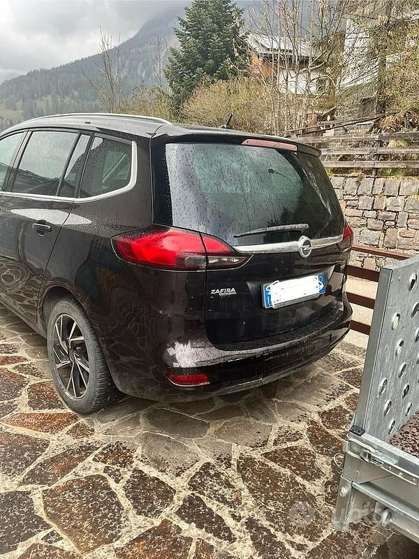 Usata Opel Zafira Tourer Cosmo 131 CV (96 kW) 2012 Marrone Monovolume
