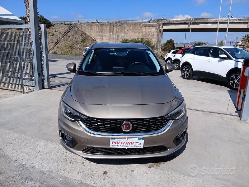 Usata Fiat Tipo Lounge 120 CV (88 kW) 2016 Beige Berlina