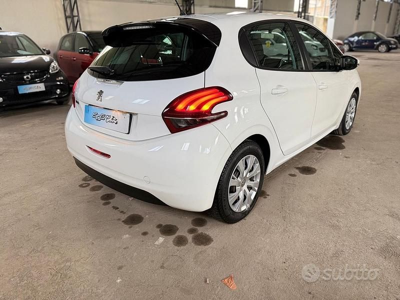 Usata Peugeot 208 Active 74 CV (54 kW) 2016 Bianco Utilitaria
