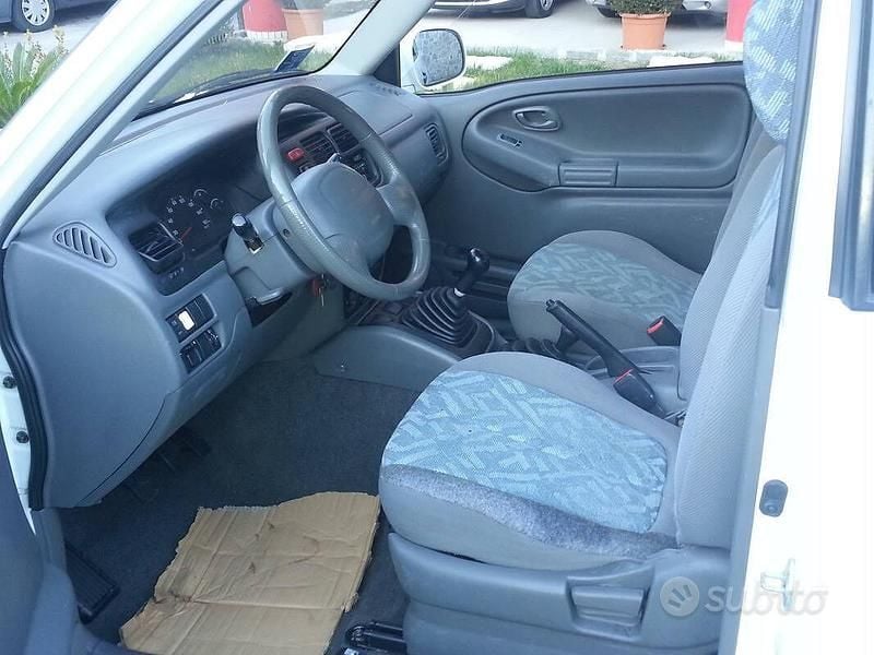 Second-hand Suzuki Grand Vitara 94 CP (69 kW) 2000 Gri Berlinǎ