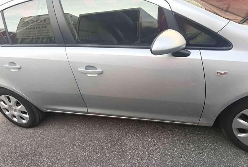 Usata Opel Corsa Edition 86 CV (63 kW) 2013 Argento Utilitaria