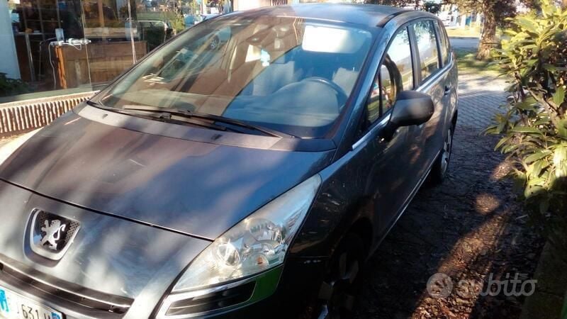 Usata Peugeot 5008 2011 Grigio Monovolume